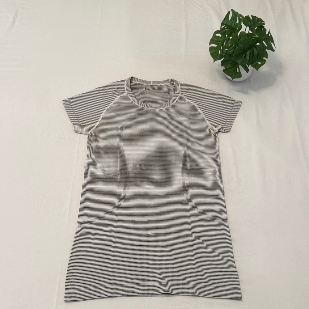 Lululemon Swiftly Tech Short Sleeve Shirt